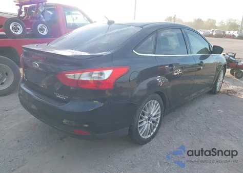 2014 Ford Focus Titanium z USA, uszkodzony, nr VIN 1FADP3J22EL263701